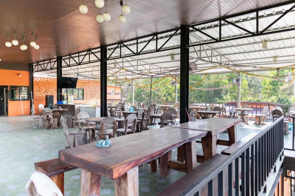 Oyo 755 Rattana Resort Koh Lanta Bagian luar foto