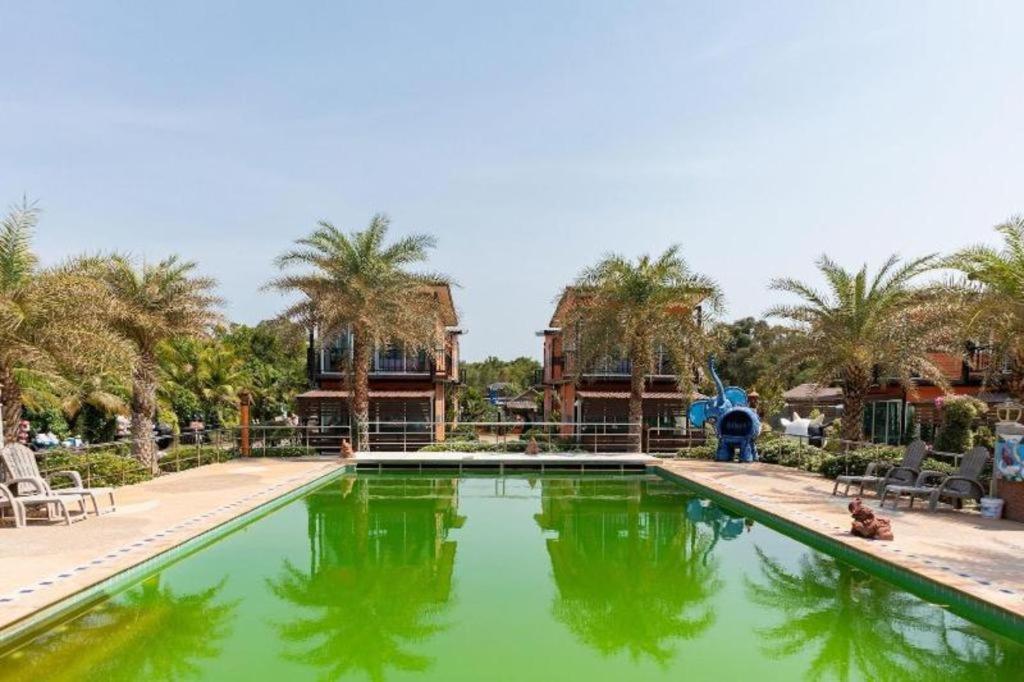Oyo 755 Rattana Resort Koh Lanta Bagian luar foto