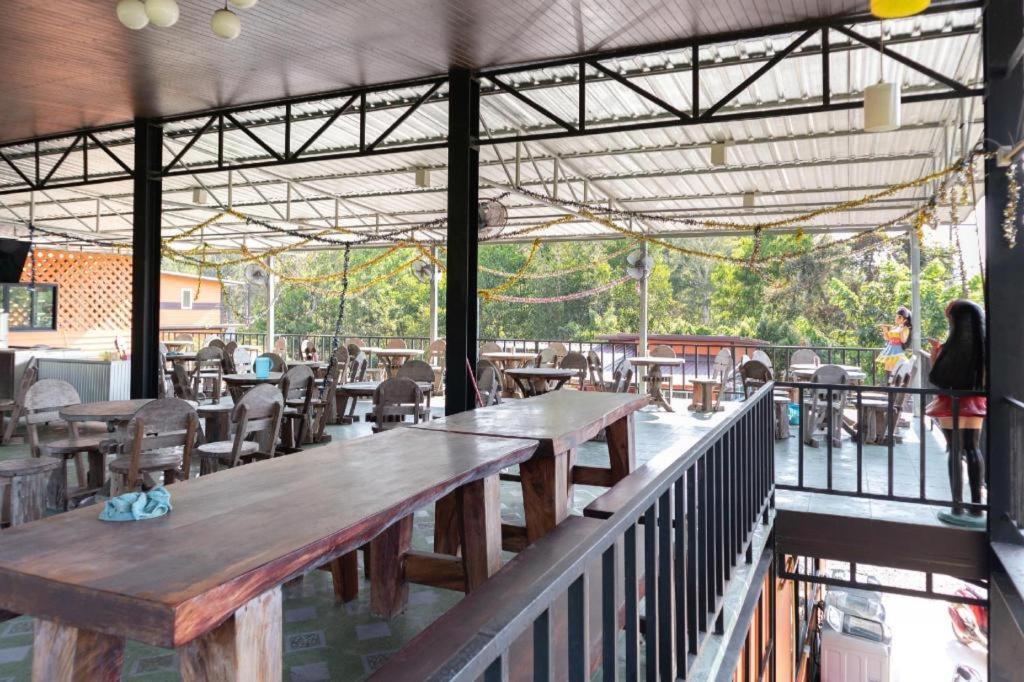 Oyo 755 Rattana Resort Koh Lanta Bagian luar foto